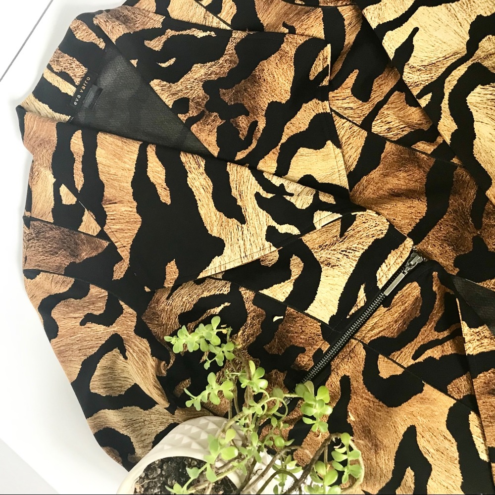 Lightweight Tiger Printed Coat
